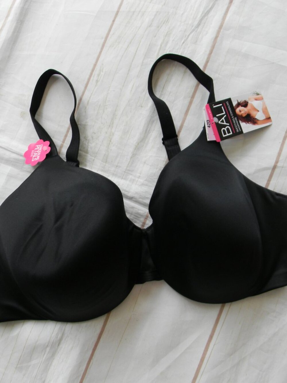 NWT Bali  Smooth Smoothing & Concealing Underwire Bra 3W11 BLACK 42D $44